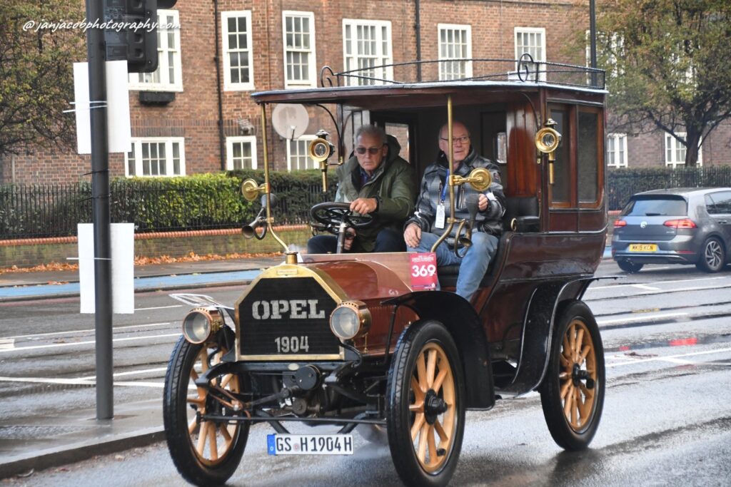 London to Brighton Old Car Competition on Kennington Park Road