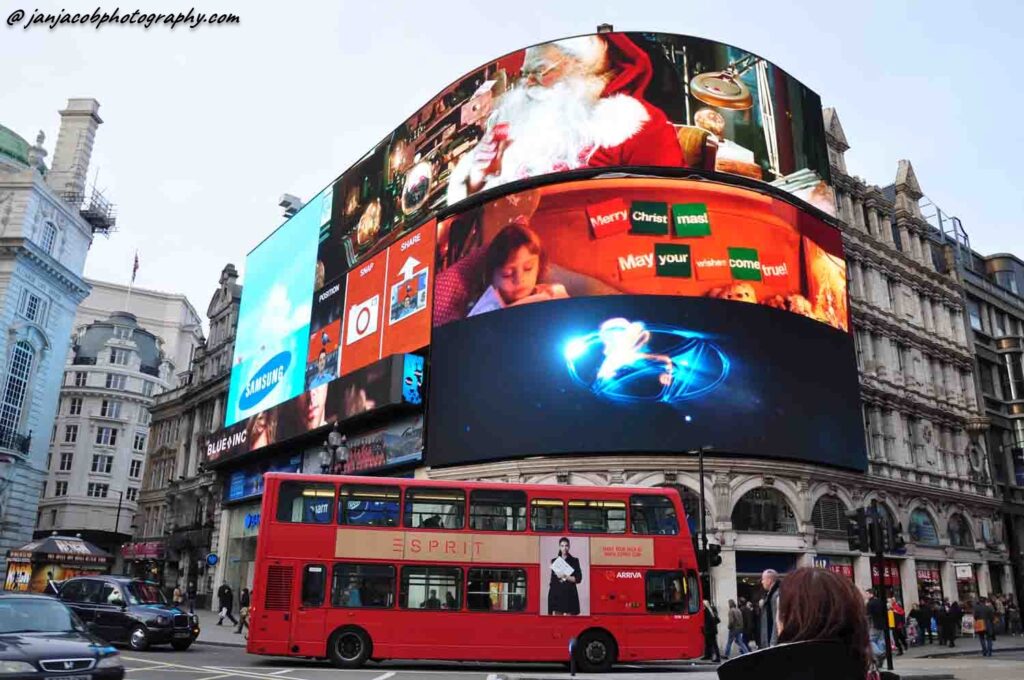 London Events in the Past and Now 7 Piccadilly Circus in London