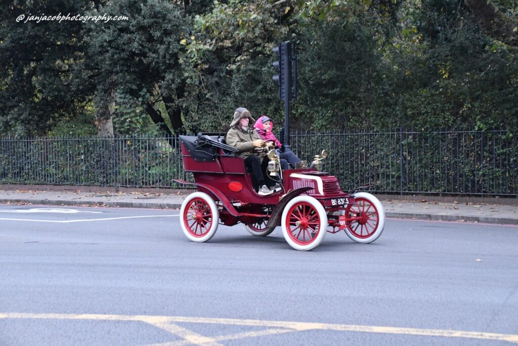 London To Brighton 2024 Antique Car Run Map - cars near Kennington Park, Oval, London