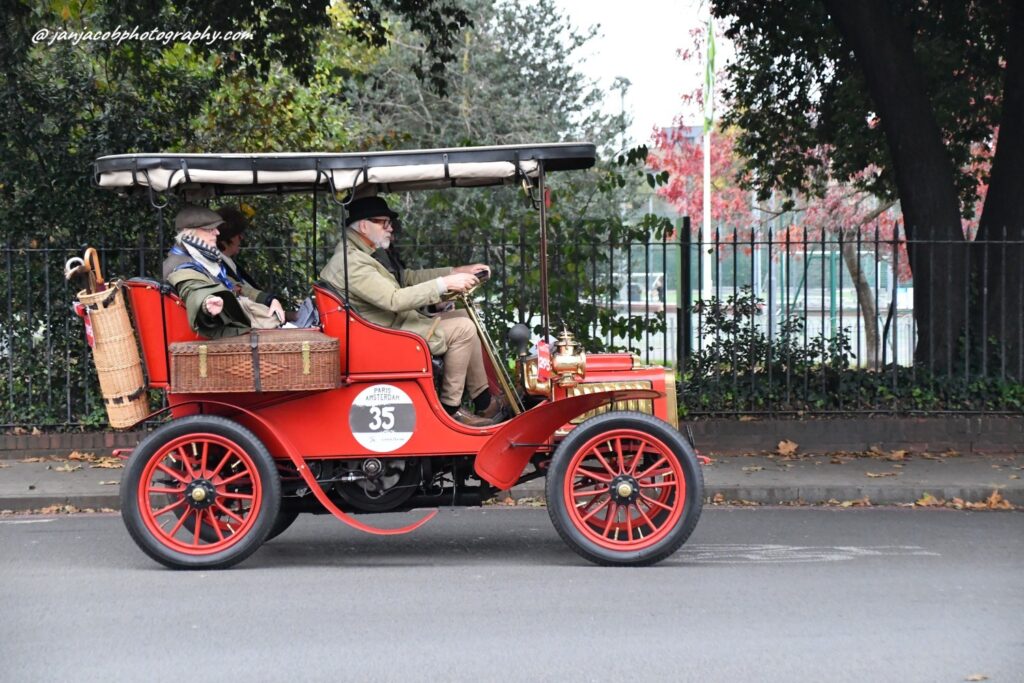 London To Brighton 2024 Old Car Race - cars near Kennington Park, Oval, London