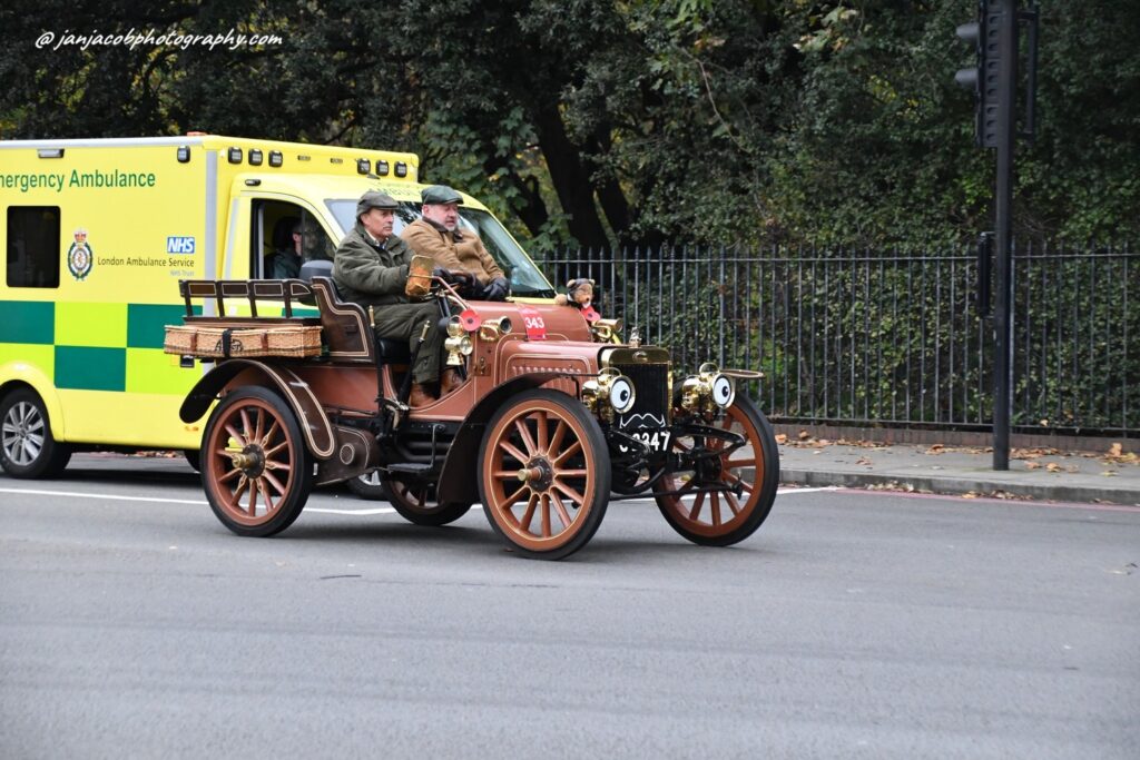 London To Brighton 2024 Old Car Run Results - cars near Kennington Park, Oval, London