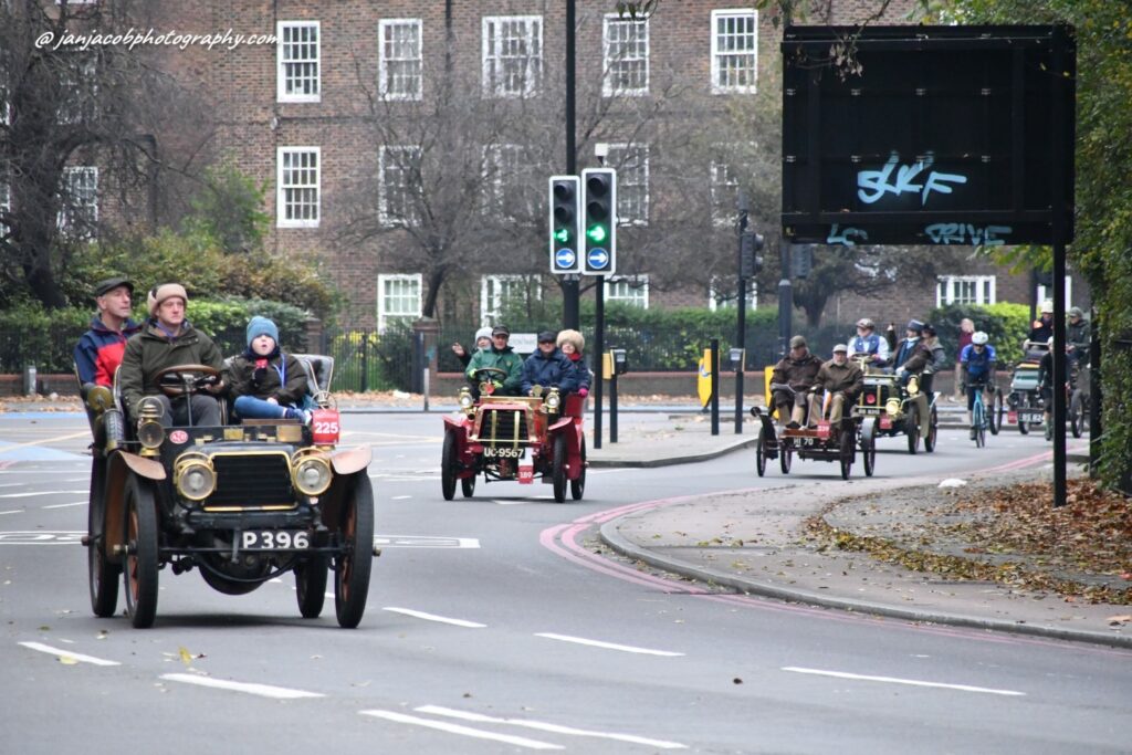 London To Brighton Old Cars Run 2024 - cars on Brixton Road, Oval, London